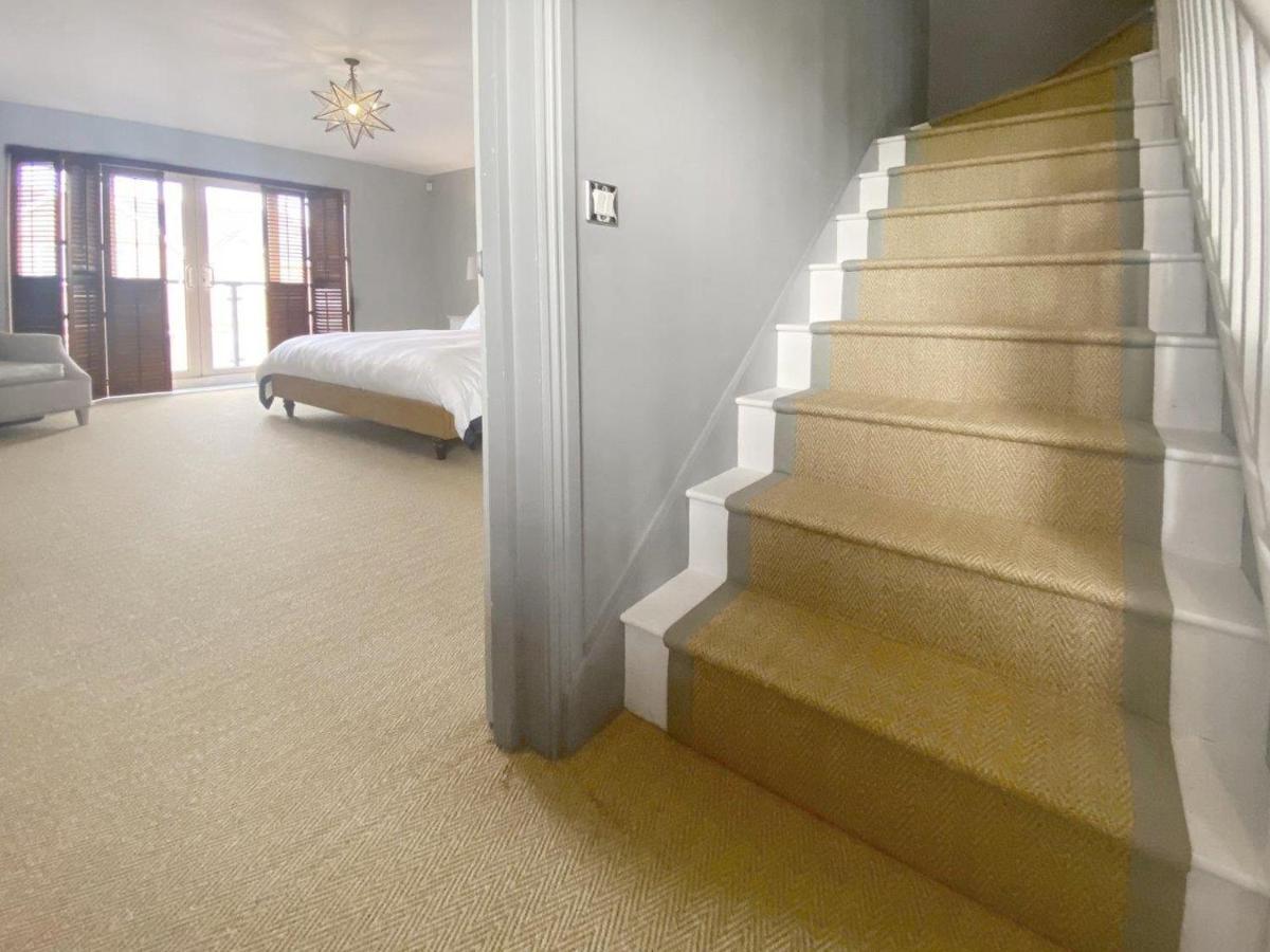 Entire Seaside Luxury Home With On Site Parking! Poole Εξωτερικό φωτογραφία