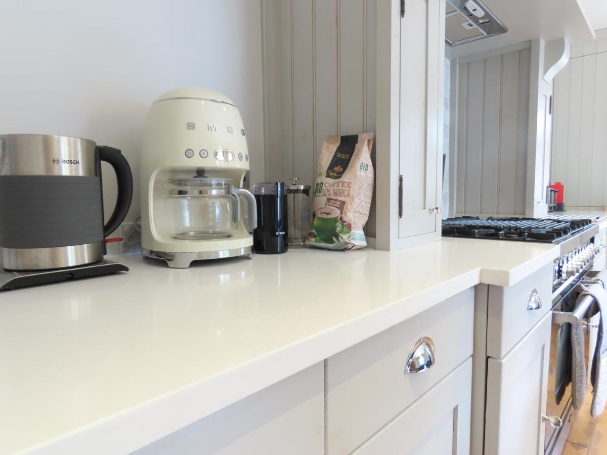 Entire Seaside Luxury Home With On Site Parking! Poole Εξωτερικό φωτογραφία