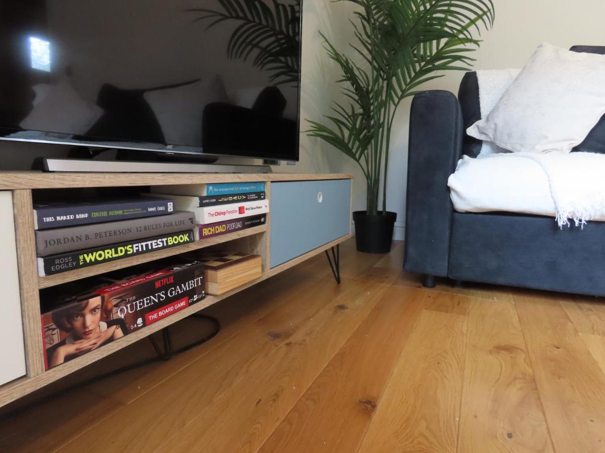 Entire Seaside Luxury Home With On Site Parking! Poole Εξωτερικό φωτογραφία