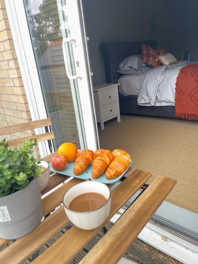 Entire Seaside Luxury Home With On Site Parking! Poole Εξωτερικό φωτογραφία