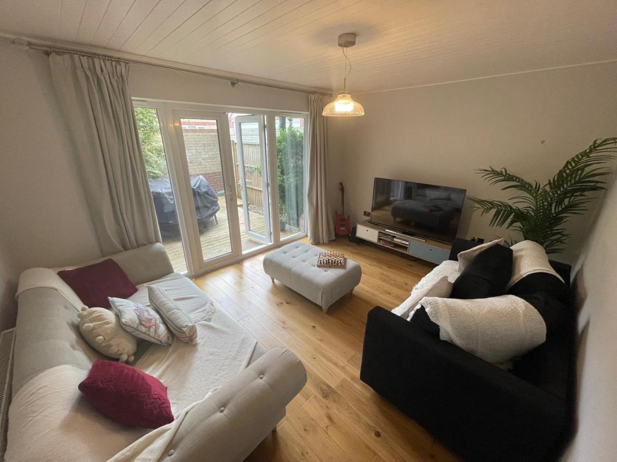 Entire Seaside Luxury Home With On Site Parking! Poole Εξωτερικό φωτογραφία