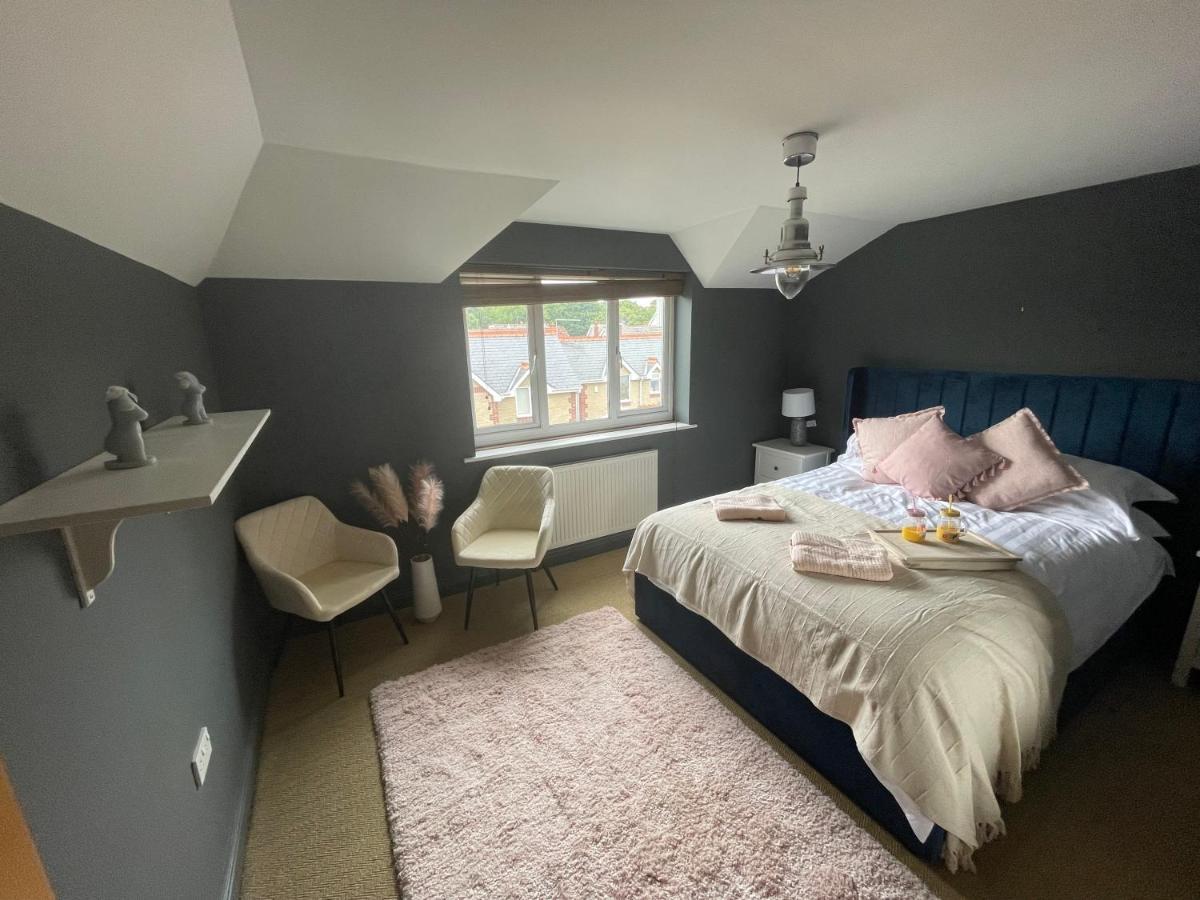 Entire Seaside Luxury Home With On Site Parking! Poole Εξωτερικό φωτογραφία